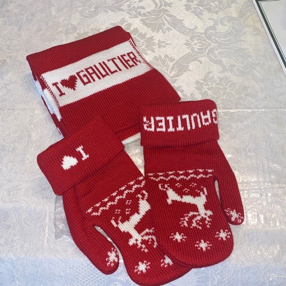 Jean Paul Gaultier Red Knit Mittens and Scarf Set new comes in packaging no tags - Picture 1 of 8